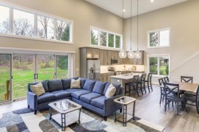 24 Mi to Cincinnati Newly Built Bethel Home!